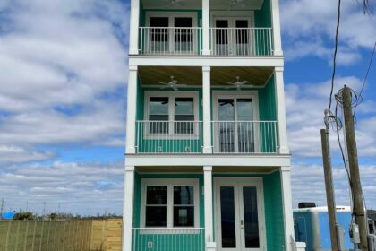 Front view of hurricane rebuild home in Mexico Beach